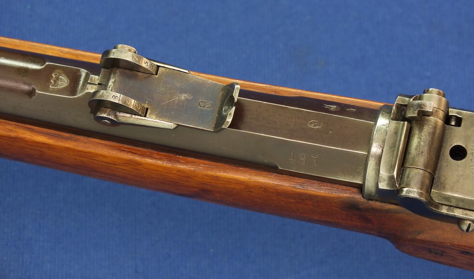 An antique Swiss Neuhausen Model 1863/67 Milbank-Amsler conversion Infantry Rifle with Bayonet. Caliber 10,5mm Rimfire. Length 139cm. In near mint condition. Price 1.450 euro.