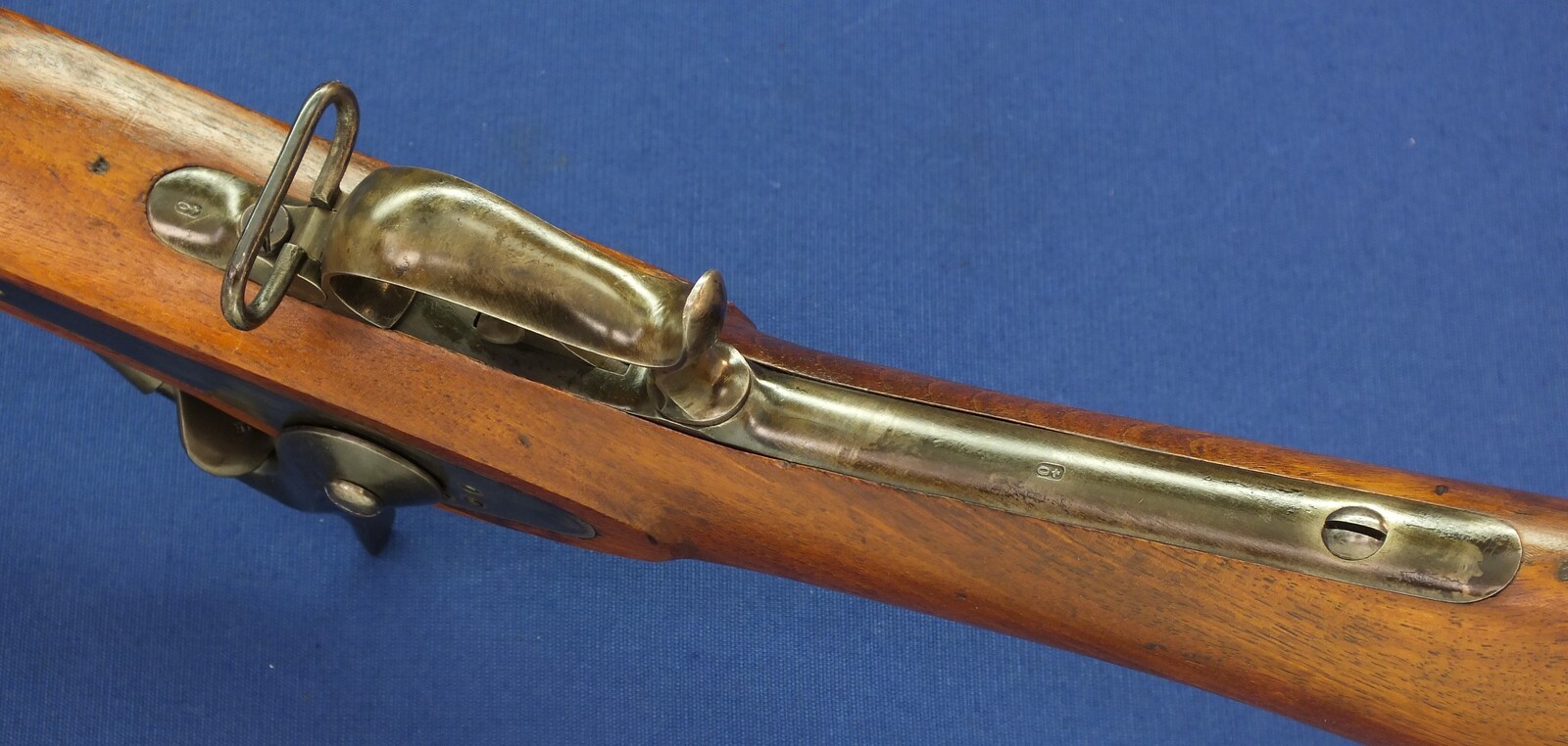 An antique Swiss Neuhausen Model 1863/67 Milbank-Amsler conversion Infantry Rifle with Bayonet. Caliber 10,5mm Rimfire. Length 139cm. In near mint condition. Price 1.450 euro.