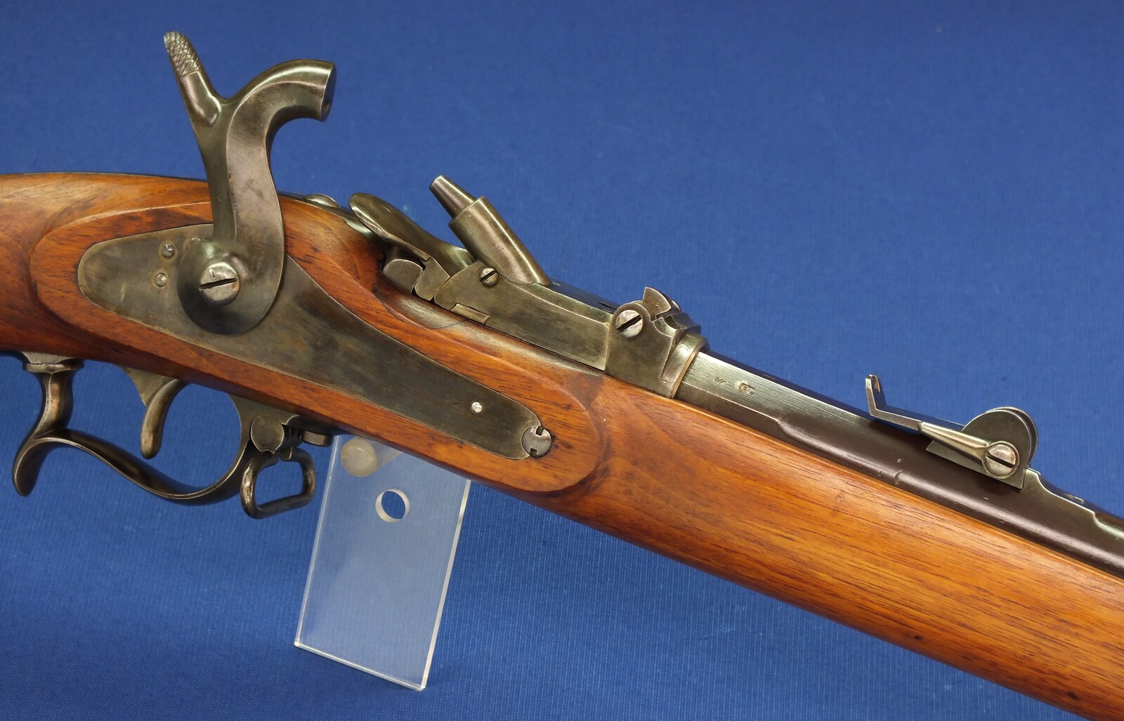 An antique Swiss Neuhausen Model 1863/67 Milbank-Amsler conversion Infantry Rifle with Bayonet. Caliber 10,5mm Rimfire. Length 139cm. In near mint condition. Price 1.450 euro.