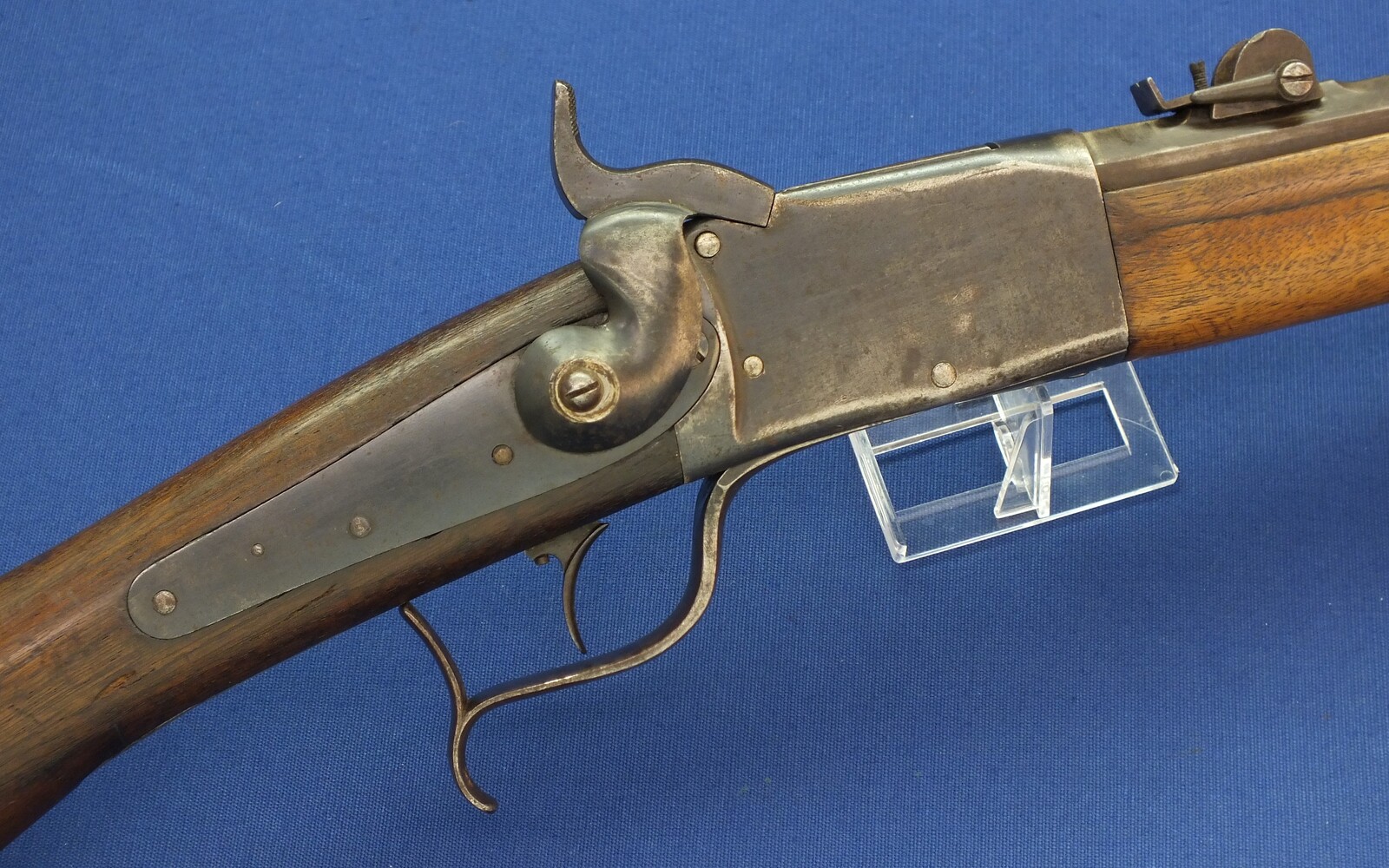 An antique Swiss Peabody Model 1867-77 Rifle altered for Hunting signed E.P. Vassella. Caliber 41 Swiss Rimfire. Length 132cm. In very good condition. Price 395 euro