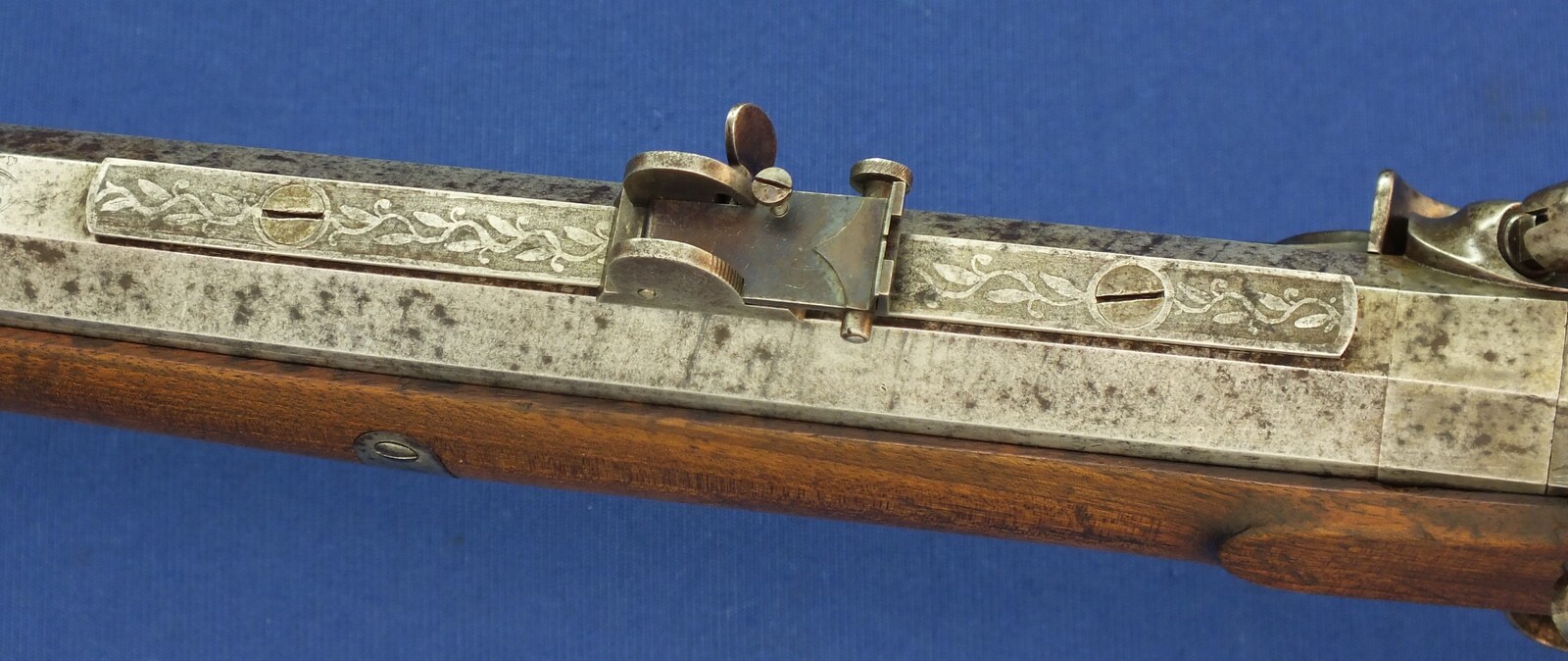 An antique Swiss percussion Stutzer/sharpshooters Rifle by Johann Müller in Bern (1800-66). 96cm octagonal Damast barrel. Fine etched steel mounts. Caliber 17mm. Length 135cm. In very good condition. Price 1.750 euro.