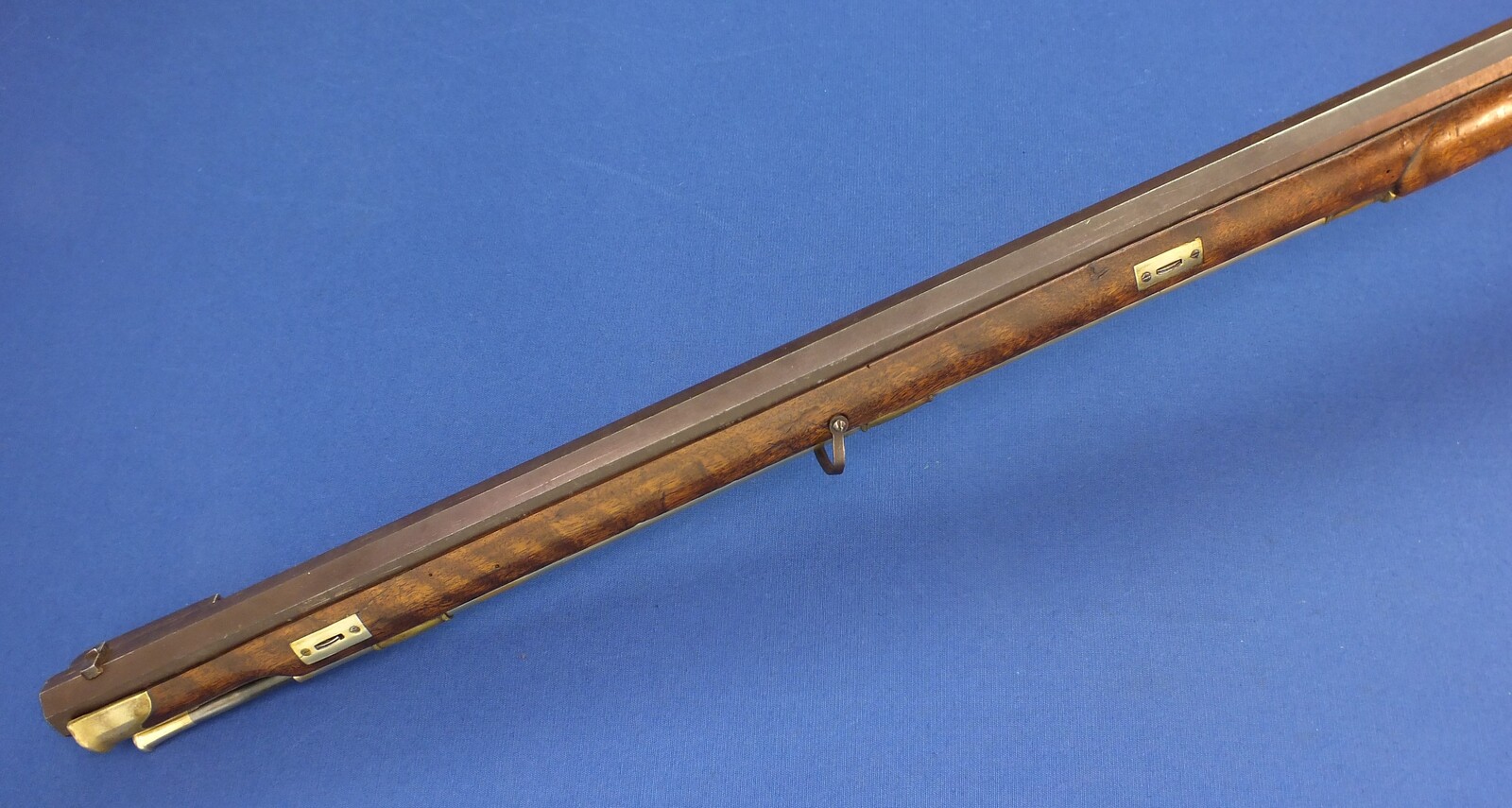 An antique Swiss Percussion Stutzer/Target Rifle. Lock Signed Bindschädler (Zürich 1850), 91cm Octagon barrel Signed Pfenninger Staefa(Stäfa). Caliber 10,5mm. Length 129cm. In very good condition. Price 1.450 euro.