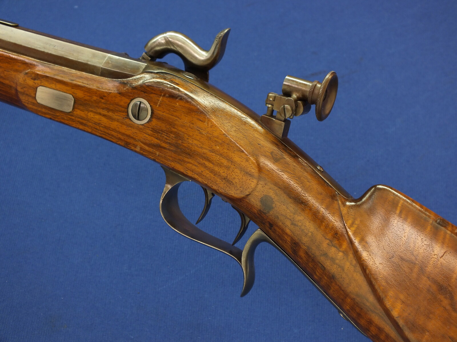 An antique Swiss Stutzer/target percussion Rifle by V. Sauerbrey in Basel. Set-triggers. Caliber 11mm. Length 136cm. In very good condition. Price 1.350 euro