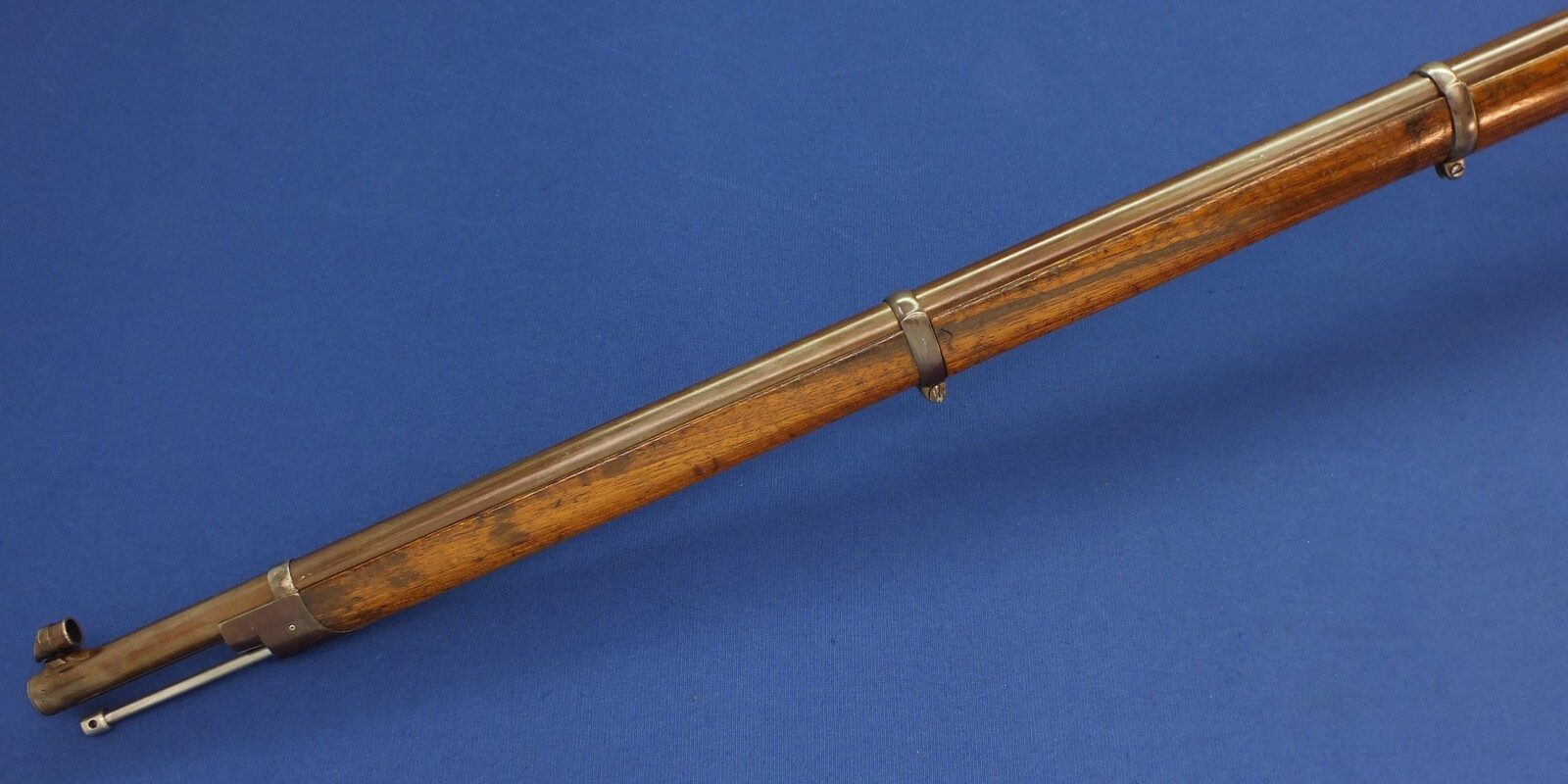 An antique Swiss Stutzer/target percussion Rifle by V. Sauerbrey in Basel. Set-triggers. Caliber 11mm. Length 136cm. In very good condition. Price 1.350 euro