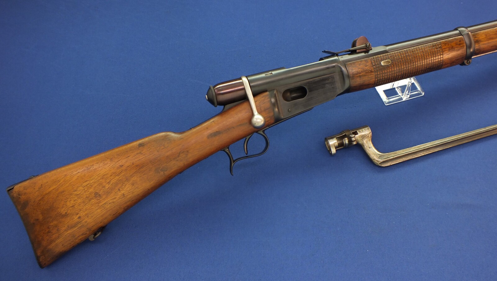 An antique Swiss Vetterli Model 1869-71 Infantery Rifle with Bayonet and screw Driver. Caliber 10,4 Rimfire. Length 130cm. In very good condition. Price 995 euro