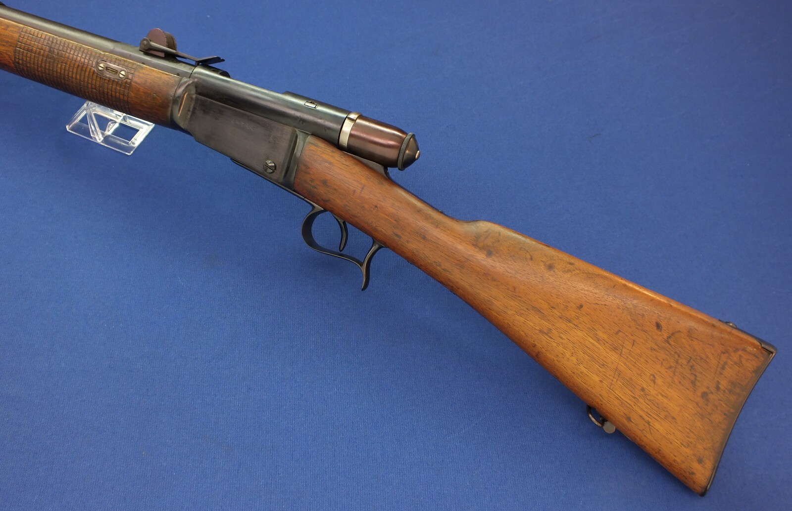 An antique Swiss Vetterli Model 1869-71 Infantery Rifle with Bayonet and screw Driver. Caliber 10,4 Rimfire. Length 130cm. In very good condition. Price 995 euro