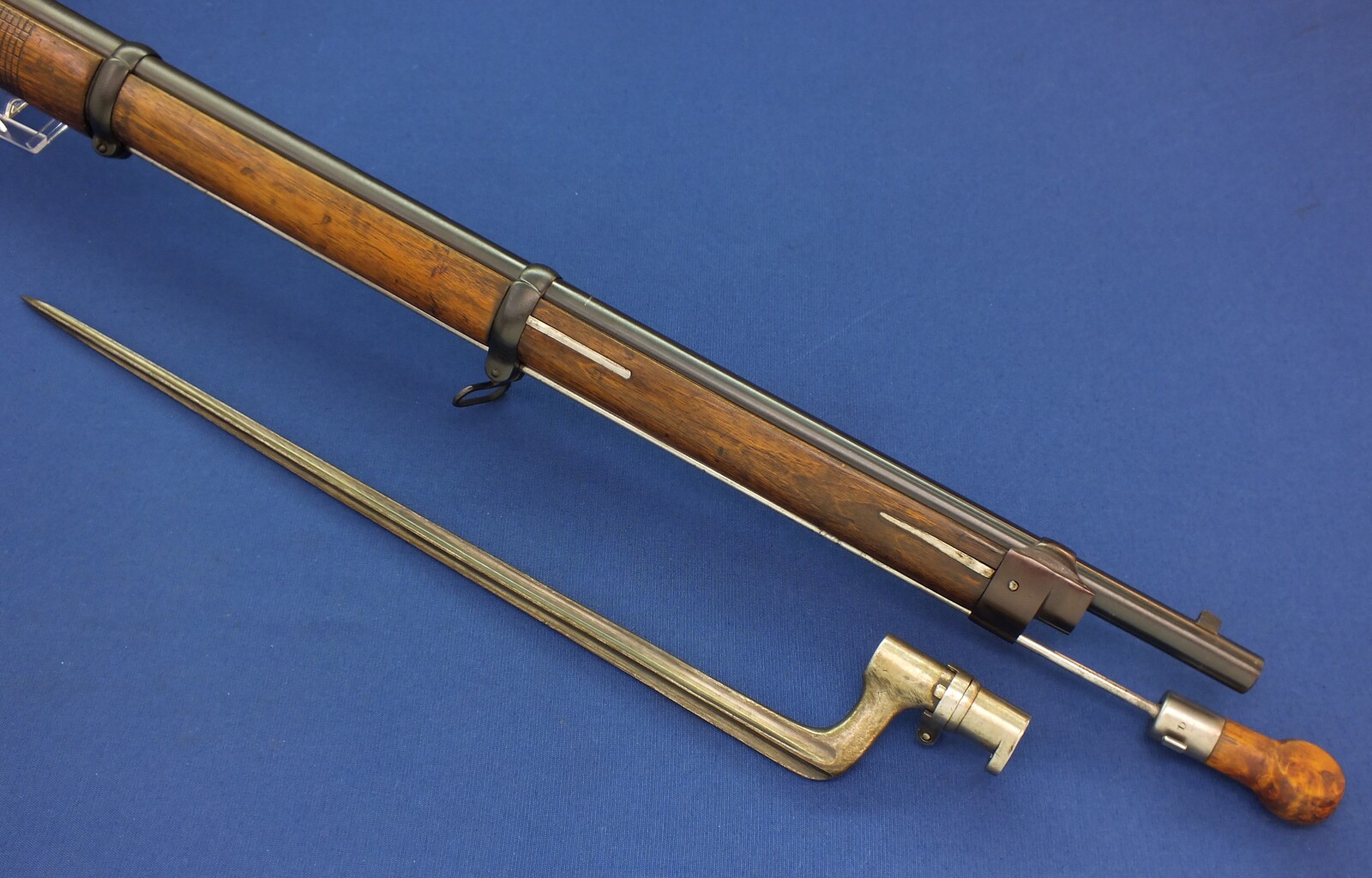 An antique Swiss Vetterli Model 1869-71 Infantery Rifle with Bayonet and screw Driver. Caliber 10,4 Rimfire. Length 130cm. In very good condition. Price 995 euro