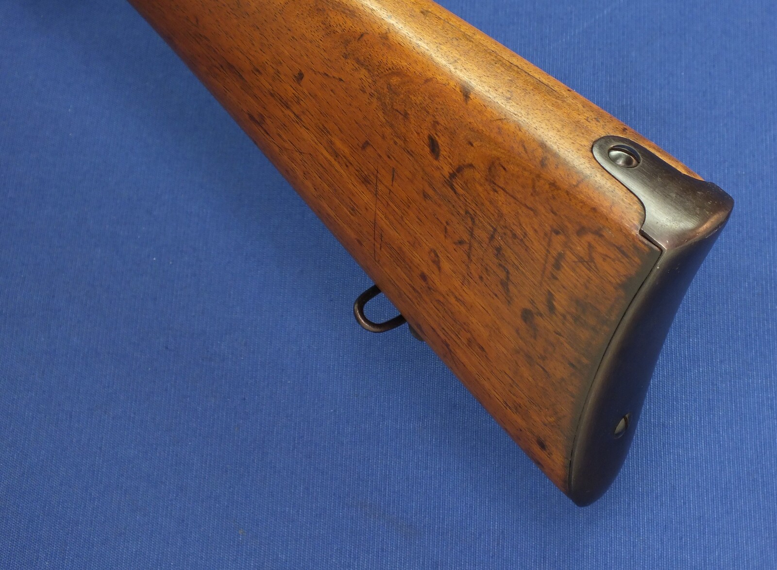 An antique Swiss Vetterli Model 1869-71 Infantery Rifle with Bayonet and screw Driver. Caliber 10,4 Rimfire. Length 130cm. In very good condition. Price 995 euro