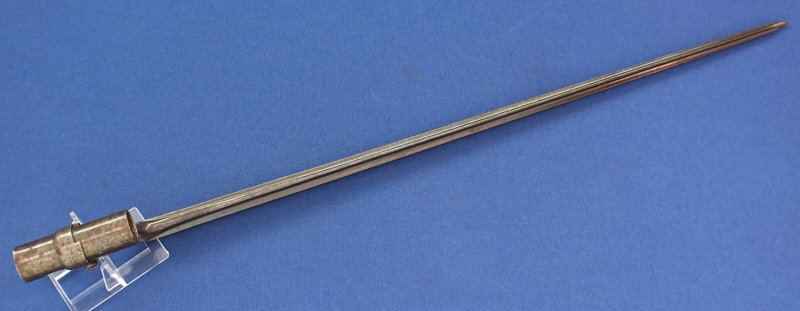 An antique Swiss Vetterli Model 1869/71 Bayonet. SN68470. length 55cm. In very good condition. Price 225 euro