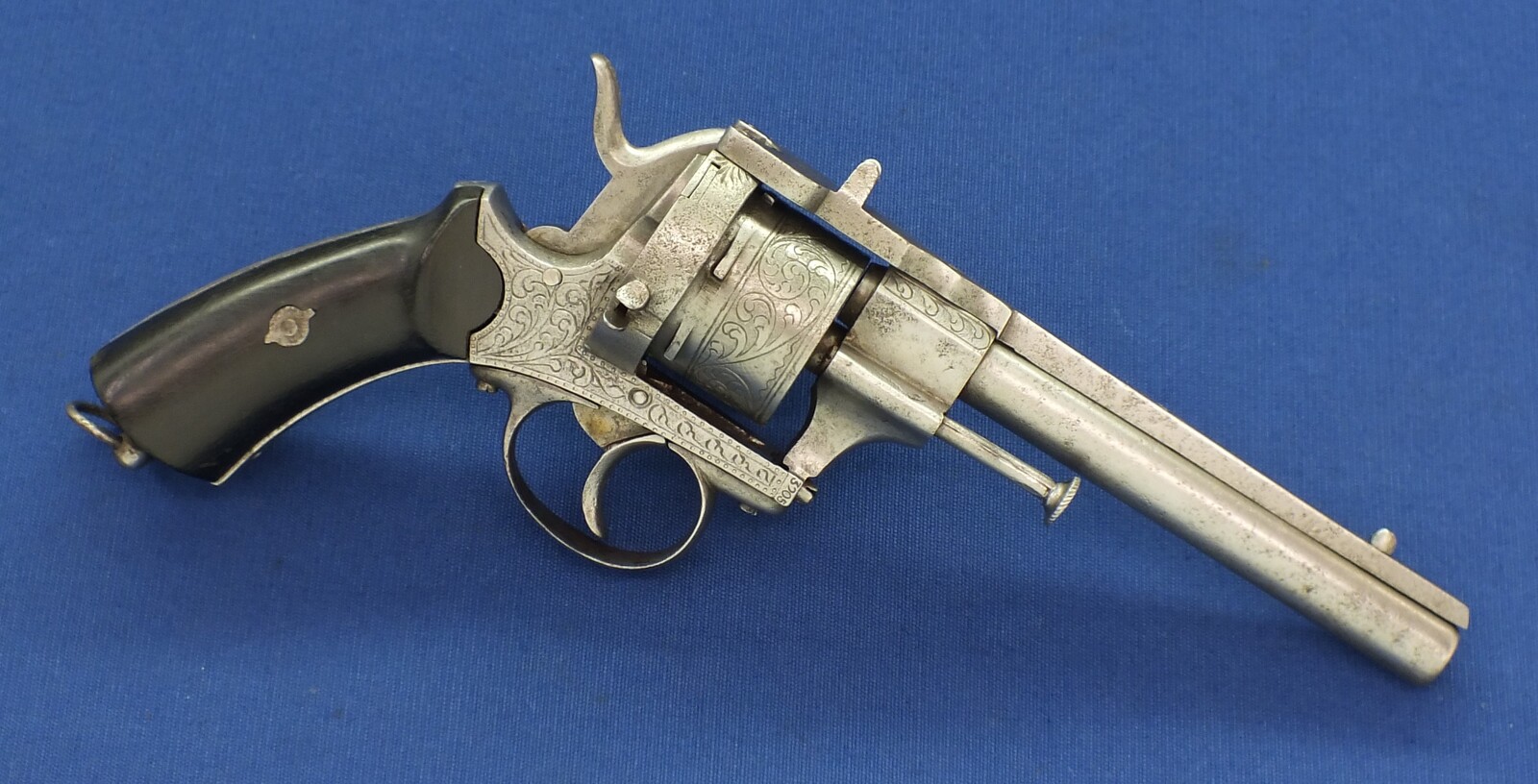 An antique unrestored French 12mm engraved Pinfire Revolver. 6 shot double action. Ebony grips. Length 29,5cm. In fair/good condition. 