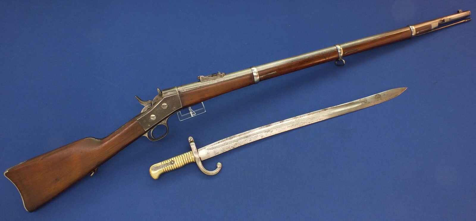 An antique US Remington Rolling Block Egyptian Model 1869 Rifle with Yatagan Bayonet. 35 inch barrel. Caliber 11.5mm. Length 128cm. In very good condition. Price 950 euro.