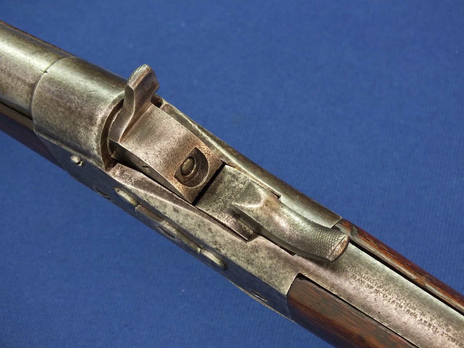 An antique US Remington Rolling Block Egyptian Model 1869 Rifle with Yatagan Bayonet. 35 inch barrel. Caliber 11.5mm. Length 128cm. In very good condition. Price 950 euro.