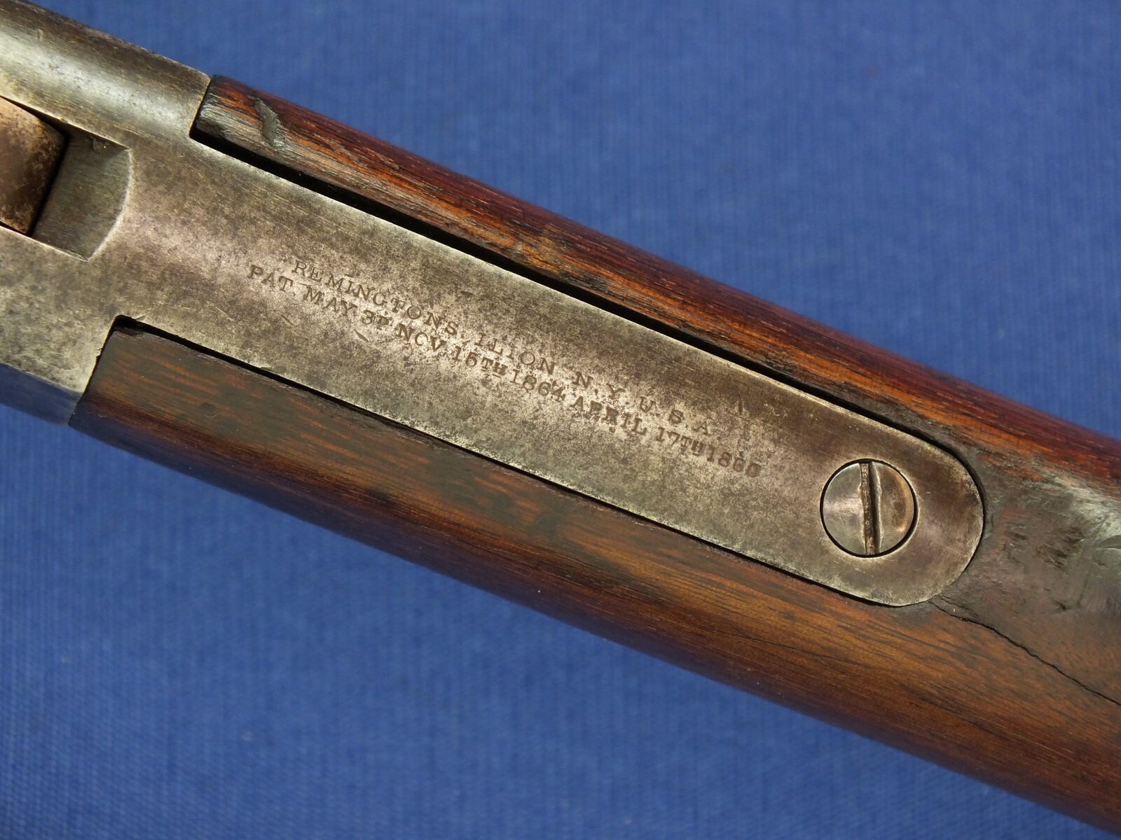 An antique US Remington Rolling Block Egyptian Model 1869 Rifle with Yatagan Bayonet. 35 inch barrel. Caliber 11.5mm. Length 128cm. In very good condition. Price 950 euro.