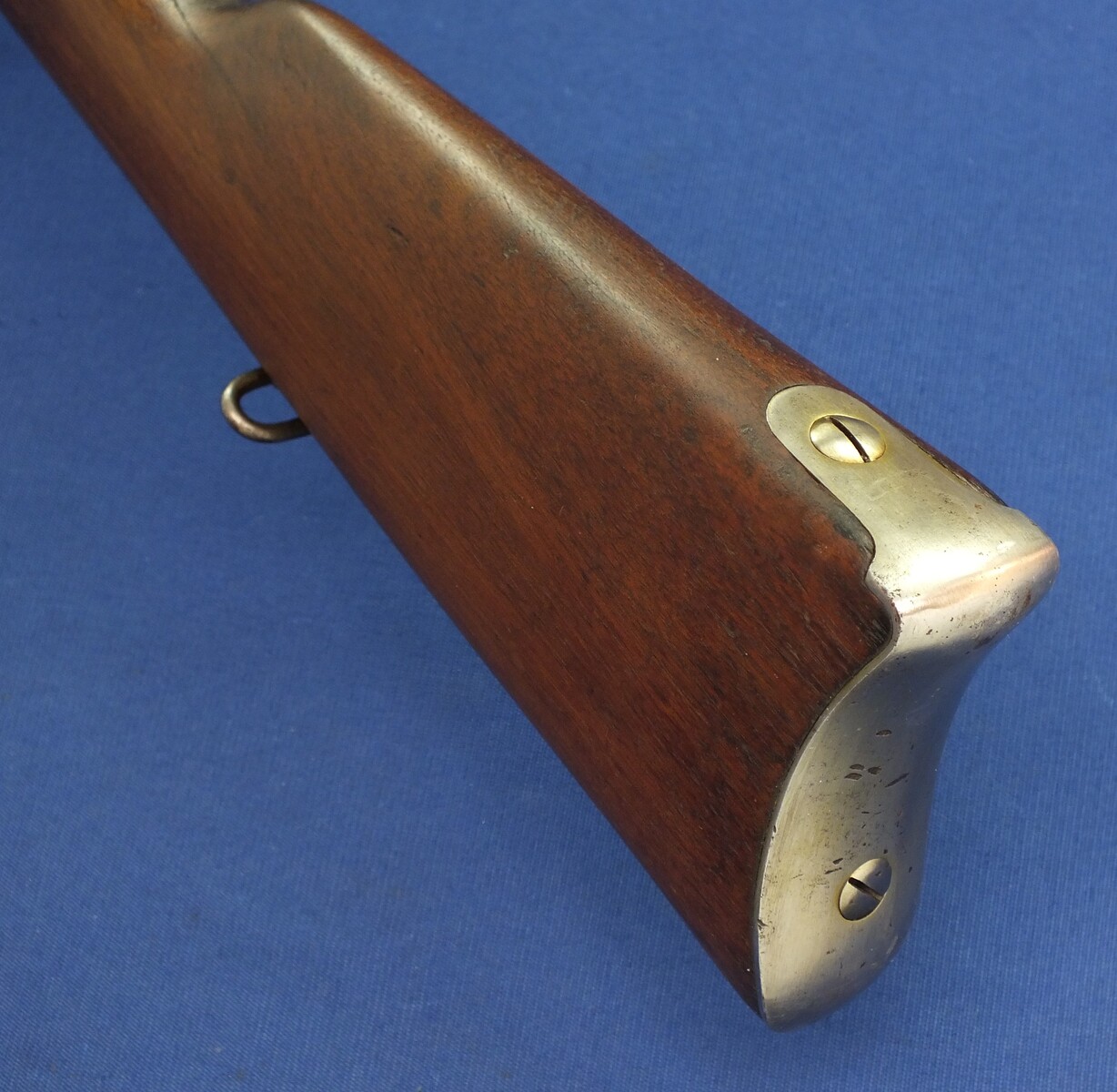 An antique US Remington Rolling Block Egyptian Model 1869 Rifle with Yatagan Bayonet. 35 inch barrel. Caliber 11.5mm. Length 128cm. In very good condition. Price 950 euro.