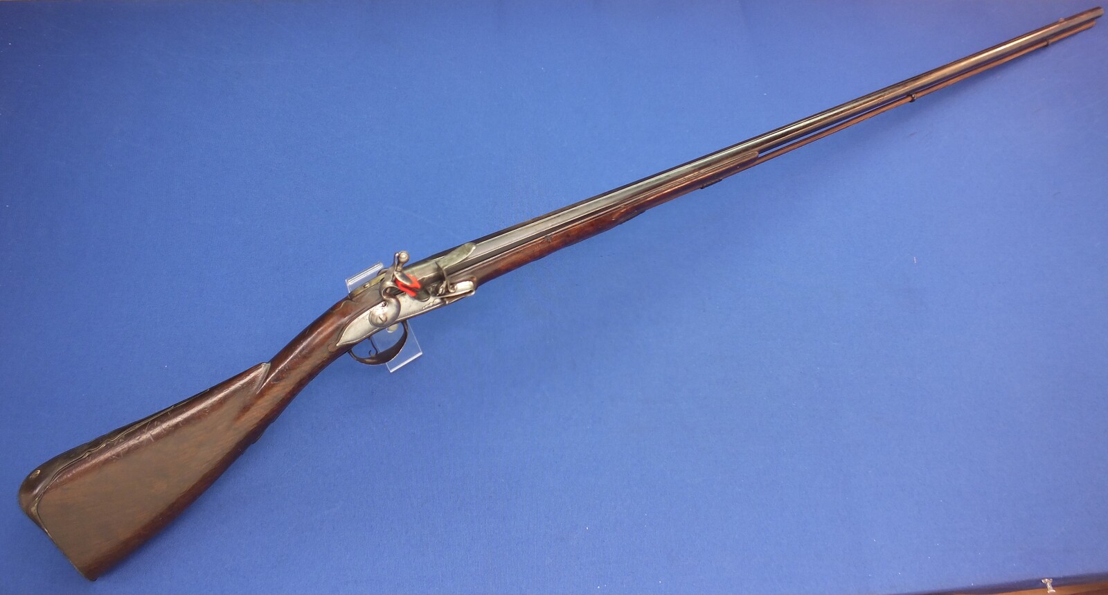 An early Swiss Flintlock Sporting Gun, circa 1700, signed Le Montauban Geneve (also known as Antoine Carnus Geneve 1697-1722), caliber 16 mm smooth, length 155 cm, in very good condition. Price 2.500 euro