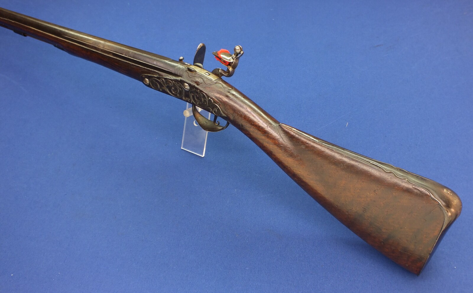 An early Swiss Flintlock Sporting Gun, circa 1700, signed Le Montauban Geneve (also known as Antoine Carnus Geneve 1697-1722), caliber 16 mm smooth, length 155 cm, in very good condition. Price 2.500 euro