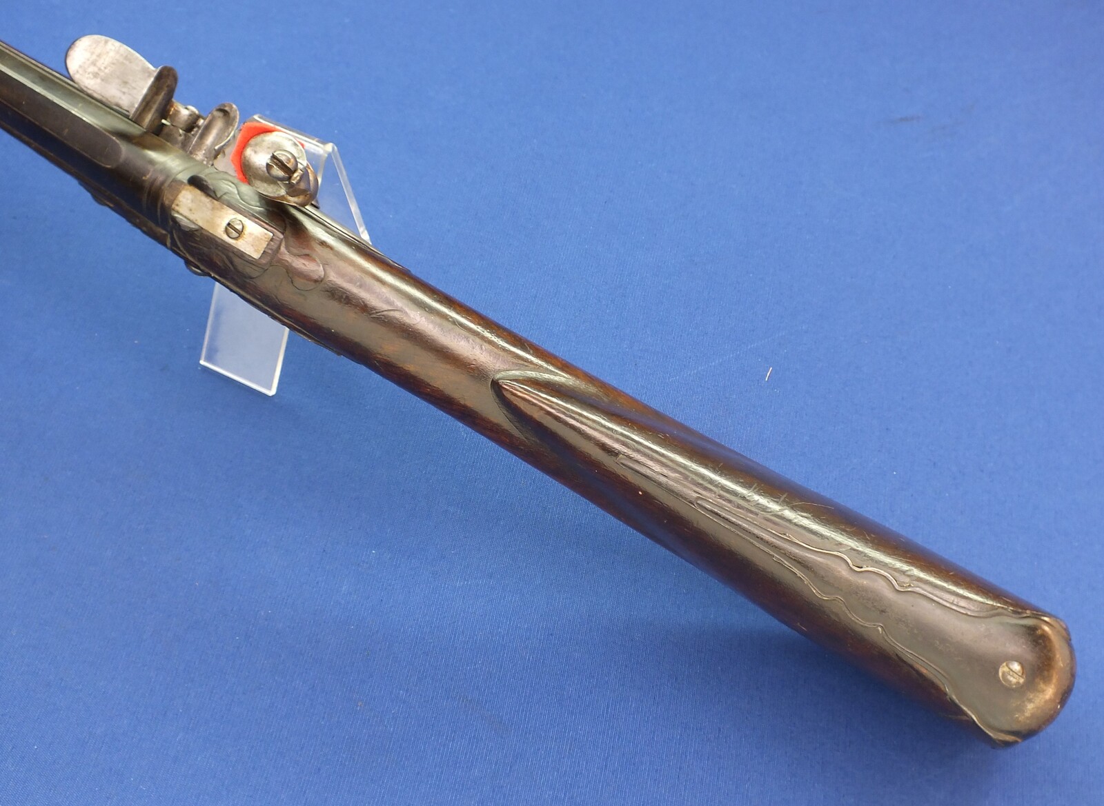 An early Swiss Flintlock Sporting Gun, circa 1700, signed Le Montauban Geneve (also known as Antoine Carnus Geneve 1697-1722), caliber 16 mm smooth, length 155 cm, in very good condition. Price 2.500 euro