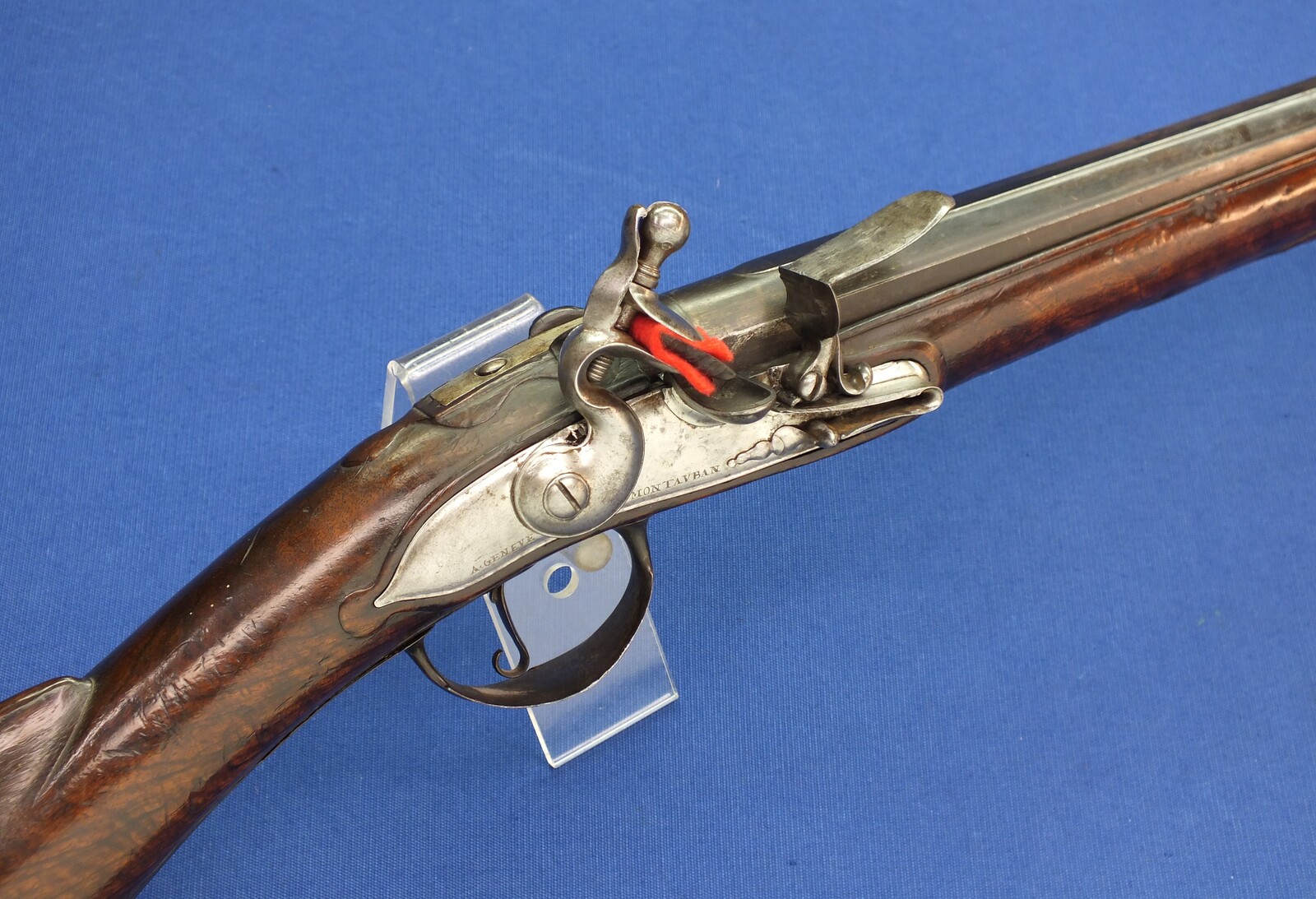 An early Swiss Flintlock Sporting Gun, circa 1700, signed Le Montauban Geneve (also known as Antoine Carnus Geneve 1697-1722), caliber 16 mm smooth, length 155 cm, in very good condition. Price 2.500 euro