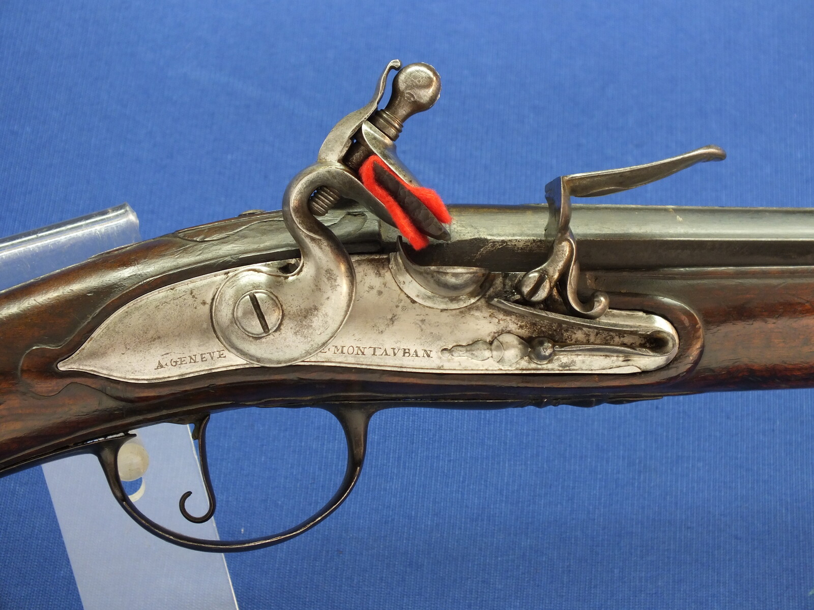 An early Swiss Flintlock Sporting Gun, circa 1700, signed Le Montauban Geneve (also known as Antoine Carnus Geneve 1697-1722), caliber 16 mm smooth, length 155 cm, in very good condition. Price 2.500 euro