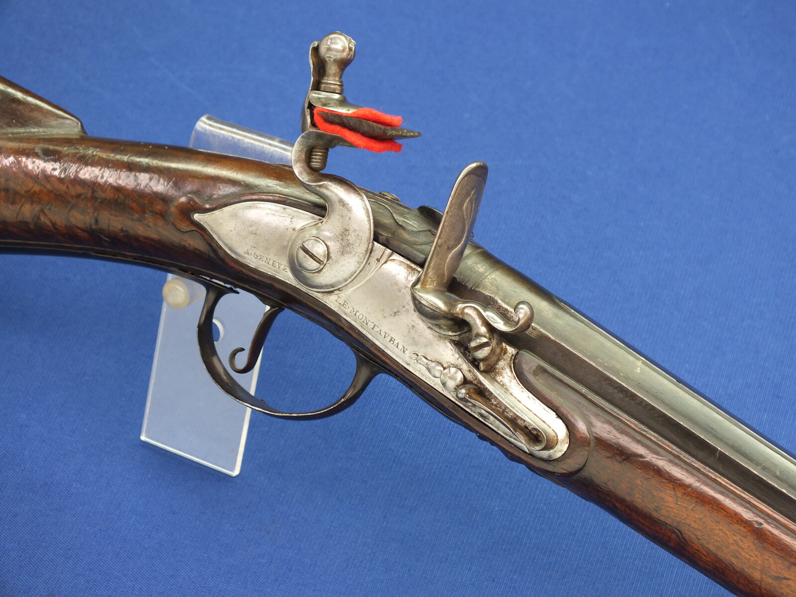 An early Swiss Flintlock Sporting Gun, circa 1700, signed Le Montauban Geneve (also known as Antoine Carnus Geneve 1697-1722), caliber 16 mm smooth, length 155 cm, in very good condition. Price 2.500 euro