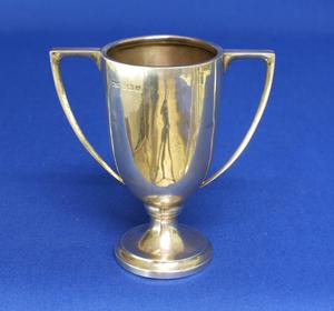 An English Silver Cup, Birmingham  1934, height 9.5 cm, in very good condition. Price 59 euro