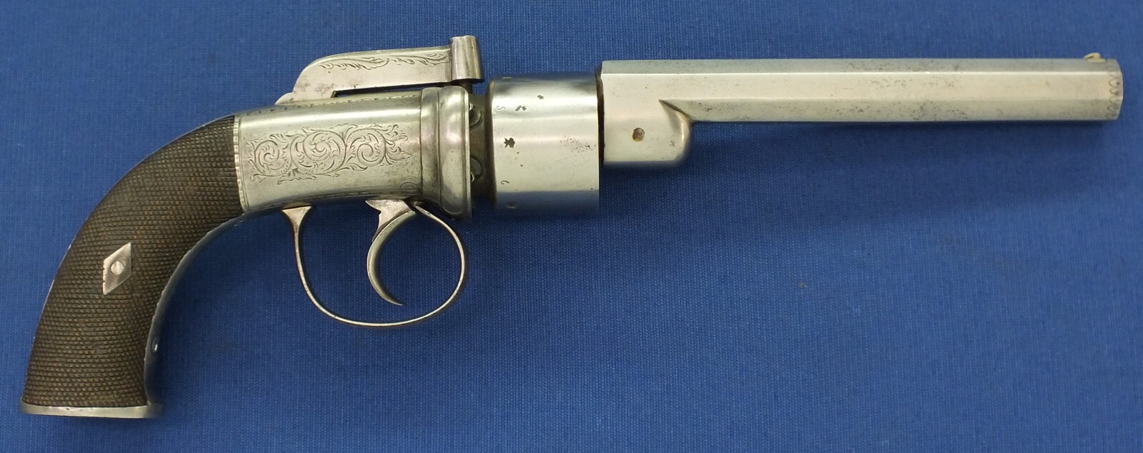 An English Transitional 6 shot double action 58 Bore Percussion Revolver. 5-3/4 inch octagonal barrel. Length 32cm. In very good condition. Price 750 euro.