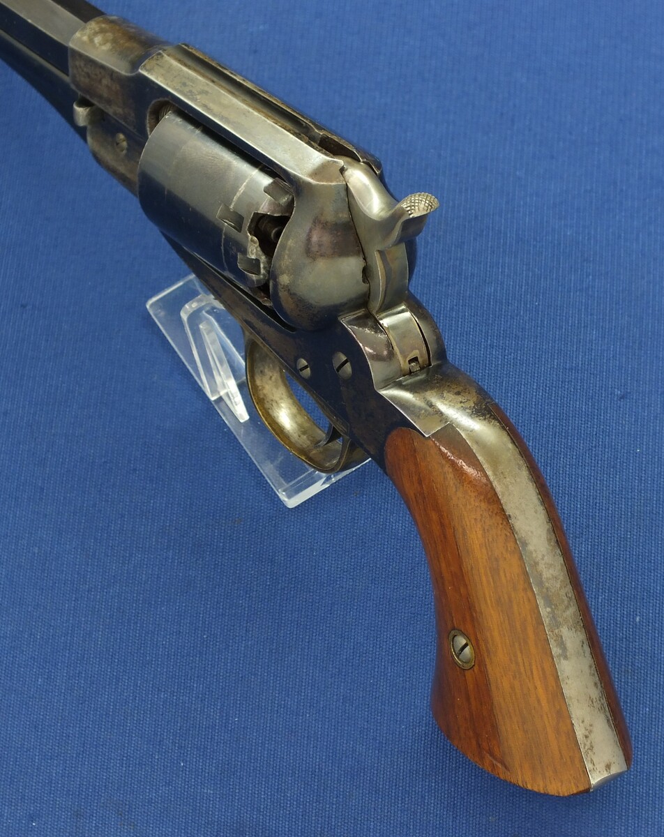 An excellent antique American Civil War Remington New Model Navy 6 shot .36 Caliber Single Action Percussion Revolver. 7 3/8 inch octagon Barrel. Length 35,5cm. In near mint condition. Price 5.650 euro.