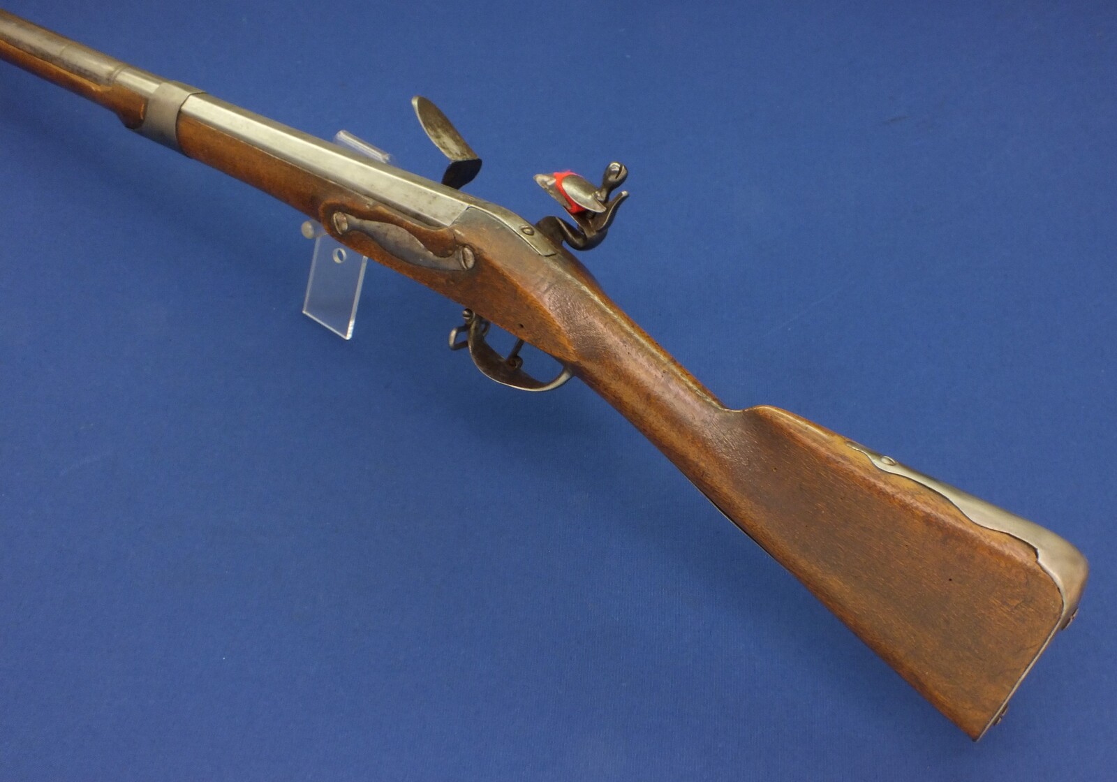 An unrestored antique Swiss Flintlock Musket, on the barrel the Bern marking, circa 1800, caliber 18 mm, length 138 cm, in good condition