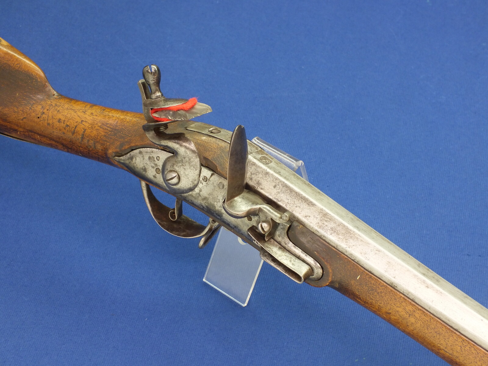 An unrestored antique Swiss Flintlock Musket, on the barrel the Bern marking, circa 1800, caliber 18 mm, length 138 cm, in good condition