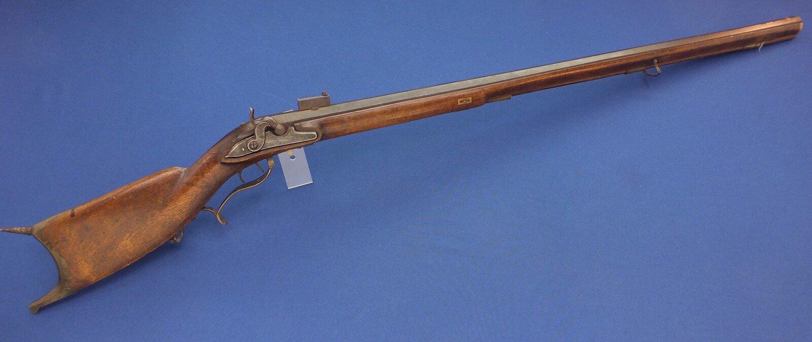 An unrestored antique Swiss Percussion Target Rifle, circa 1800, converted from flintlock, caliber 17 mm. 104cm octagon barrel. Set-Triggers. Length 143 cm. In fair condition. Price 495 euro