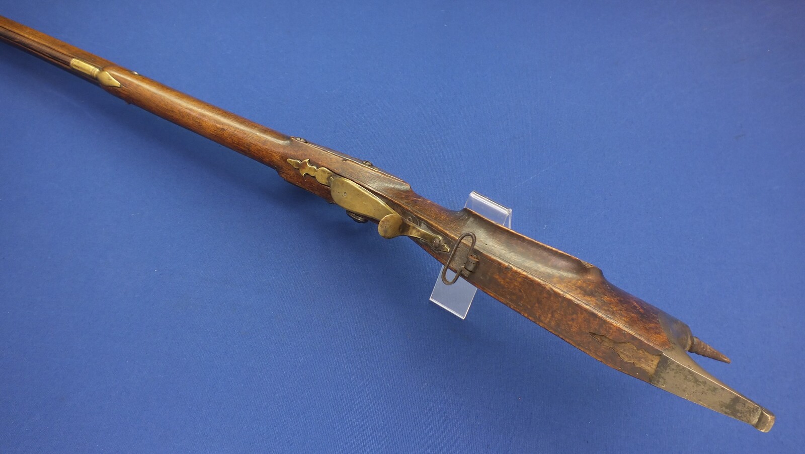 An unrestored antique Swiss Percussion Target Rifle, circa 1800, converted from flintlock, caliber 17 mm. 104cm octagon barrel. Set-Triggers. Length 143 cm. In fair condition. Price 495 euro