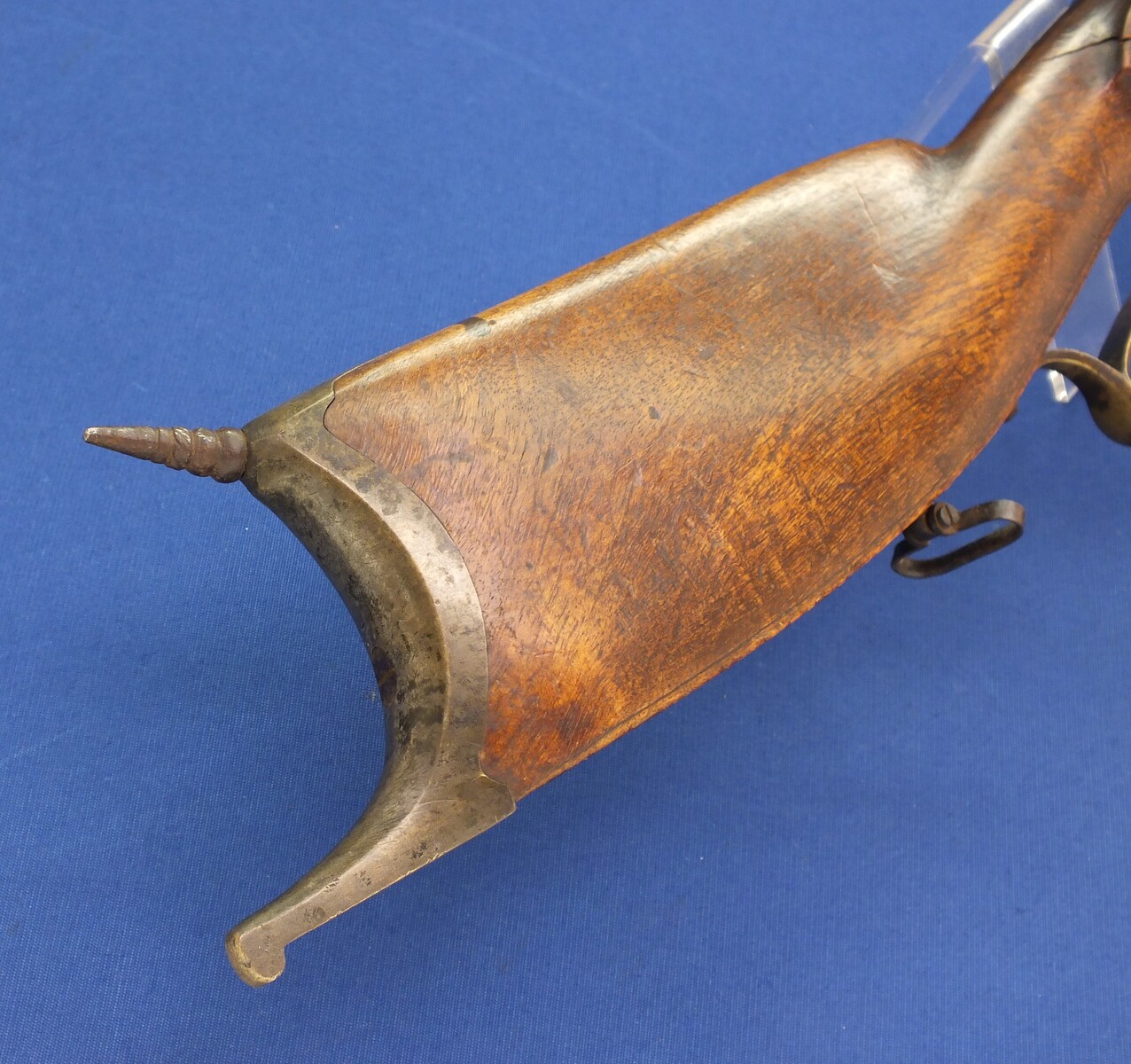 An unrestored antique Swiss Percussion Target Rifle, circa 1800, converted from flintlock, caliber 17 mm. 104cm octagon barrel. Set-Triggers. Length 143 cm. In fair condition. Price 495 euro